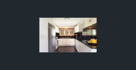 AIR-CONDITIONING... LARGE DECK... SHED... BATH... DISHWASHER... QUIET STREET - Photo 3