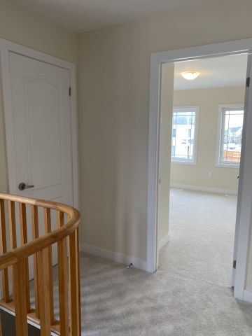 For Lease - 215 Aviron Crescent, Welland, Ontario - Photo 2