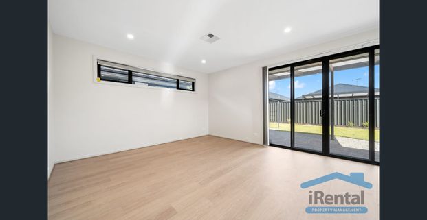 Stunning modern family home - Photo 1