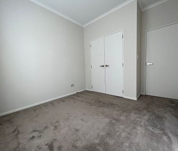 2 Cozy bedrooms with one bathroom + 1 parking spot - Photo 4