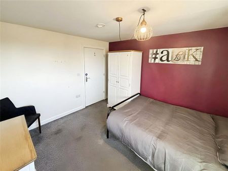 1 bedroom in a house share to rent - Photo 4