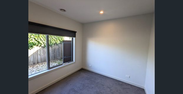 MODERN TWO BEDROOM UNIT IN GEELONG WEST - Photo 1