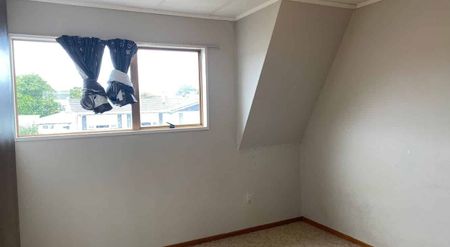 Spacious 4BR Whanganui Haven - Photo 3