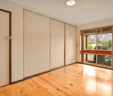 Fresh, Bright & Move-in Ready Three Bedroom Home! - Photo 6