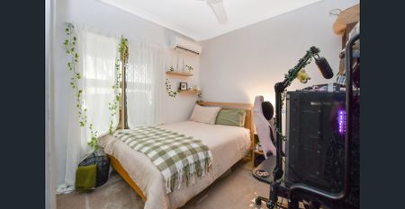 Charming Cottage-Style Home in Springfield Lakes - Photo 3