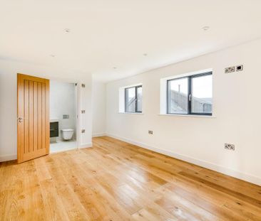 4 bedroom detached house to rent - Photo 4