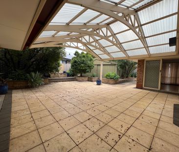 Large 4 Bedroom Home with 2 Living Areas! - Photo 2