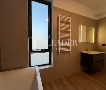 Vilă modernă cu terasă panoramică și design contemporan - Photo 3