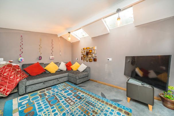 Strathearn Road, Wimbledon, SW19, London - Photo 1