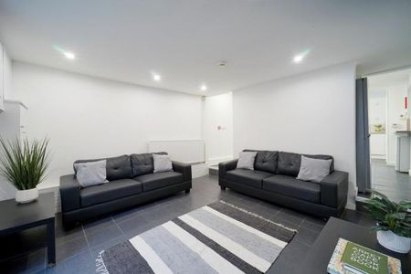 Burchett Place, - Photo 2