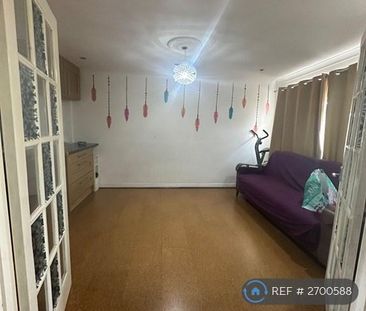 3 bedroom terraced house to rent - Photo 3