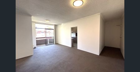 Spacious two bedroom unit in prime location! - Photo 4