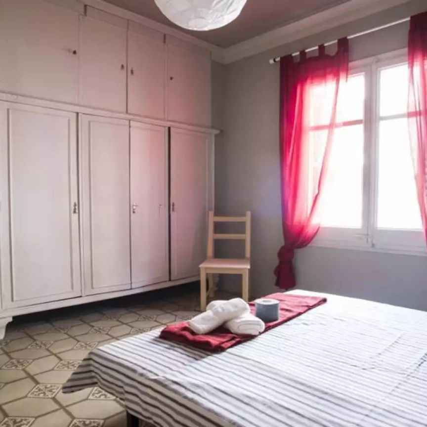 Room in a shared 8-bedroom apartment for rent in Sant Gervasi Galvany, only females, professionals or students - Foto 1