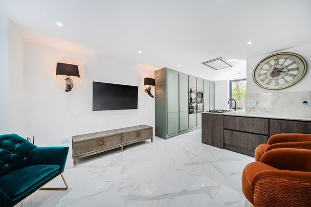 3 bedroom end of terrace house to rent - Photo 1