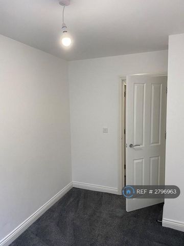 3 bedroom terraced house to rent - Photo 2