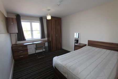 6 bedroom flat to rent - Photo 5