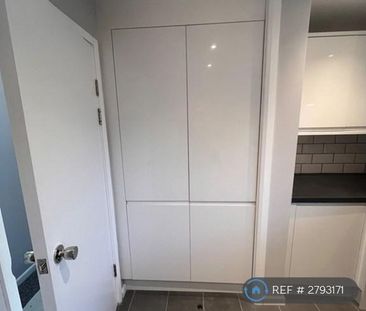 3 bedroom flat to rent - Photo 2