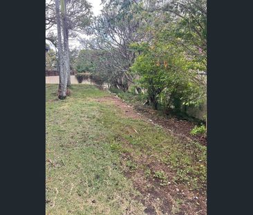 3 BEDROOM HOME FOR RENT - LARGE FULLY FENCED YARD! - Photo 3