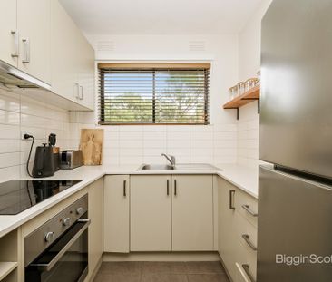 FULLY FURNISHED ONE BEDROOM APARTMENT IN ST KILDA! - Photo 5