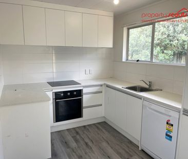 Comfortable 4-Bedroom Home With Large Yard & Rumpus - Photo 4