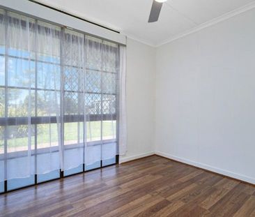 Freshly painted 3 bedoom home opposite the Coomera River - Photo 1