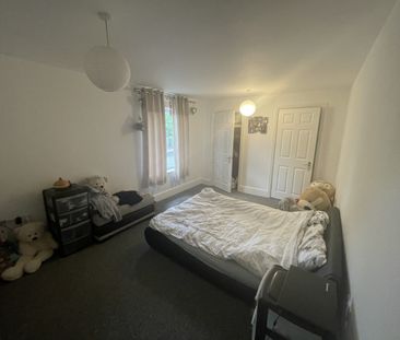 2 bed Apartment - To Let - Photo 3