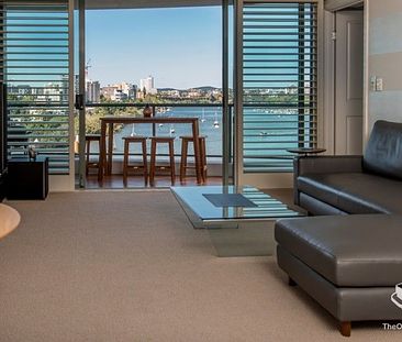 ADMIRALTY TOWERS ONE - 2 BEDROOM & RIVER VIEW - Photo 2