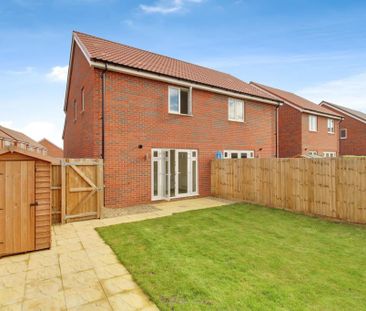 3 bedroom semi-detached house to rent - Photo 3