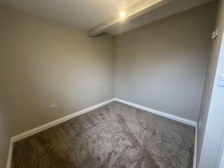 4 bedroom detached house to rent - Photo 2