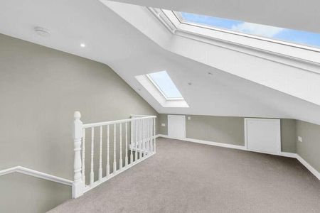 Top Floor Flat, Bennett Park, Blackheath, SE3 - Photo 3