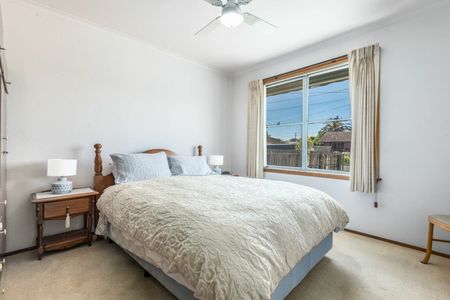 Charming Home with Prime Location and Easy Access - Photo 2