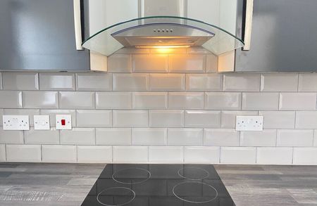 Flat 10 Oakfield House, Preston New Road, Blackburn. BB2 6AY - Photo 2