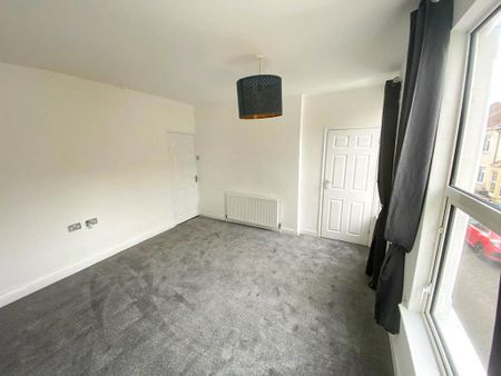 4 bedroom terraced house to rent - Photo 3