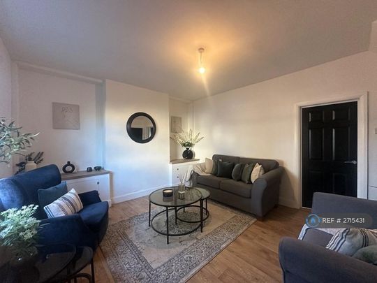 3 bedroom end of terrace house to rent - Photo 1