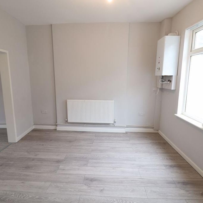 3 bedroom end of terrace house to rent - Photo 1