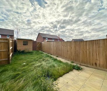 4 bedroom end of terrace house to rent - Photo 1