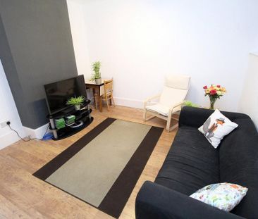 4 bedroom terraced house to rent - Photo 1
