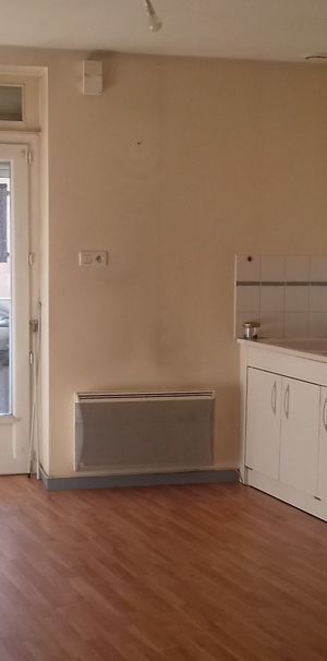 Appartement comprenant une cuisine ouverte sur le séjour. Une grande chambre. - Photo 1