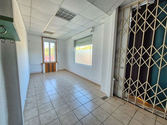 Location local commercial 3 pièces, 133.90m², Saint-Hilaire - Photo 1