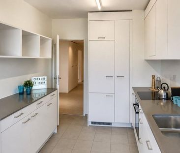 3.5-Zimmerwohnung mit Balkon, Einkauf und ÖV in unmittelbarer Nähe - Photo 2