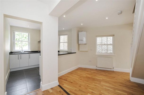 2 bedroom end of terrace house to rent - Photo 1