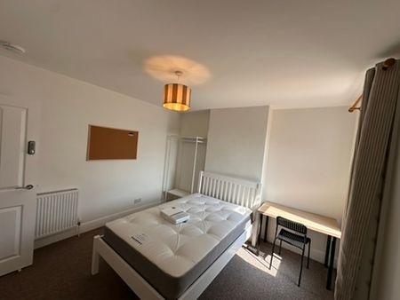 4 bedroom house - Photo 5