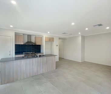 🏡 4-Bedroom House in Wallan - Photo 2