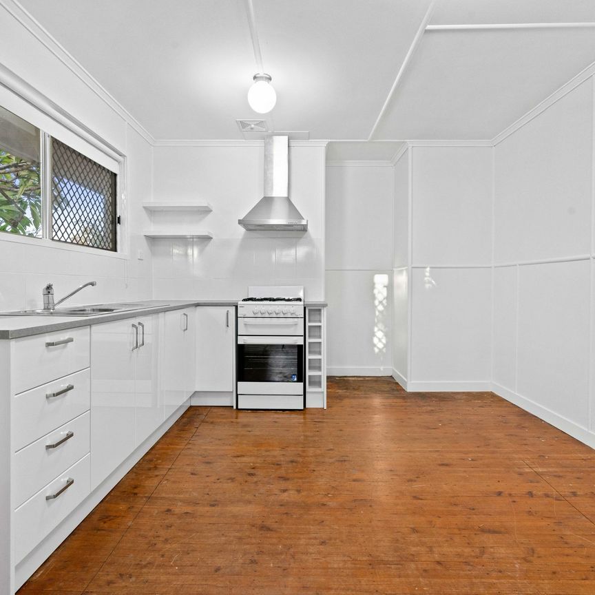 16 Hampton Street, NEWTOWN - Photo 1