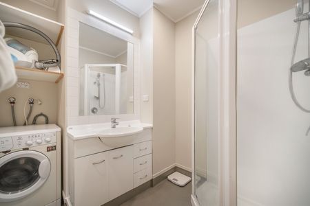 Beautifully Presented Fully Furnished Apartment - Photo 4