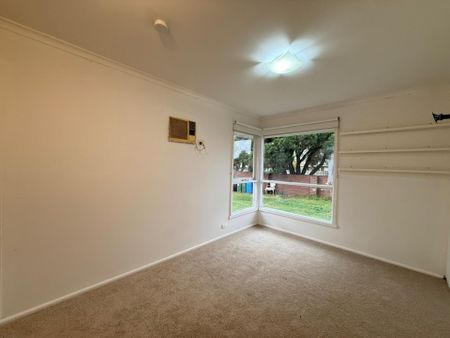 11 The Fairway, Hampton Park VIC - Photo 4
