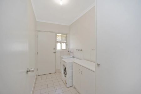 Professional & Straightforward - Photo 3