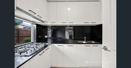 Spacious Five-Bedroom Family Home with Multiple Living Zones - Photo 5