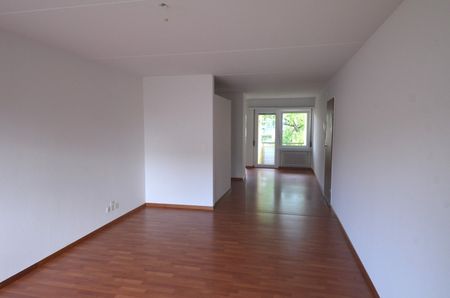 Schöne 2.5-Zimmerwohnung im 3. Obergeschoss - Photo 2