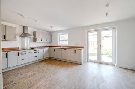 4 bedroom detached house to rent - Photo 4